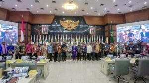 Ketua DPRD Kaltara Achmad Djufrie, bersama para pimpinan DPRD provinsi lainnya se Indonesia pada saat pembukaan Munas ADPSI pertama di Bandung Jawa Barat, Senin (05/05/2025).